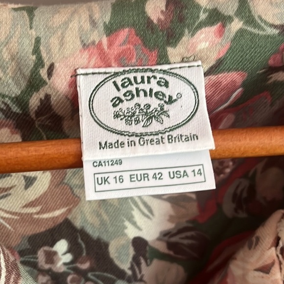 Vintage Laura Ashley Dress in hard to find size - Picture 8 of 11